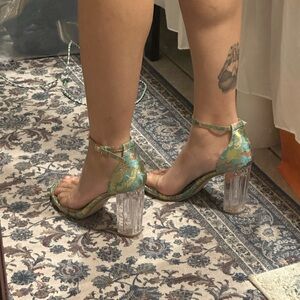 Elegant Green and Gold Women's Heels